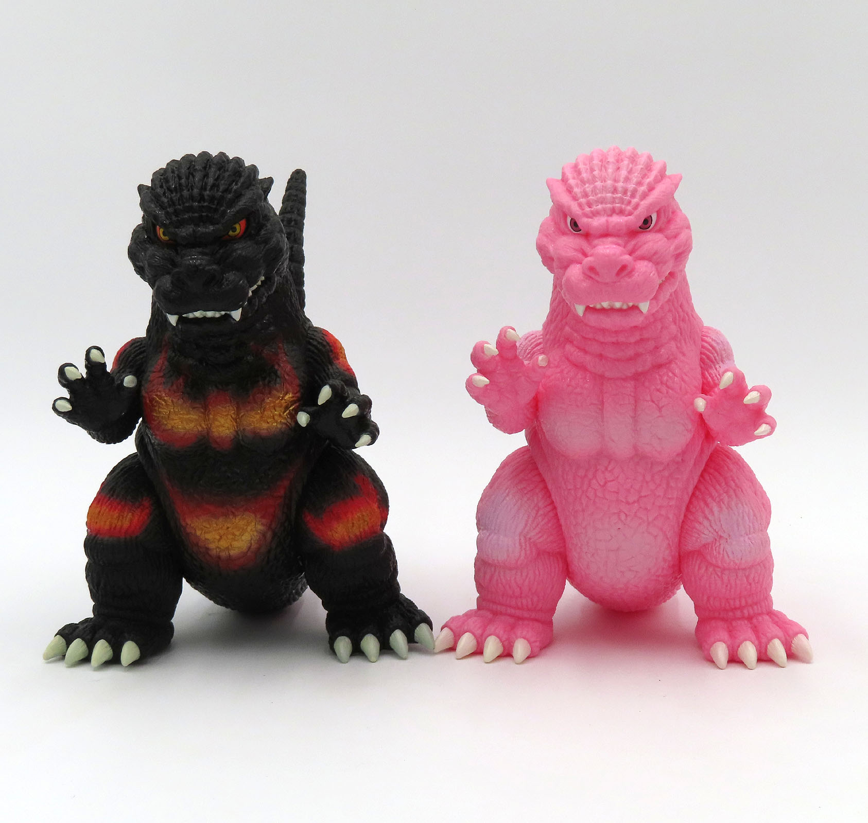 Godzilla 1995 (Desu-Goji) - Fantazzzy TOYS bandaiMedFugGodzilla95Pink5.jpg