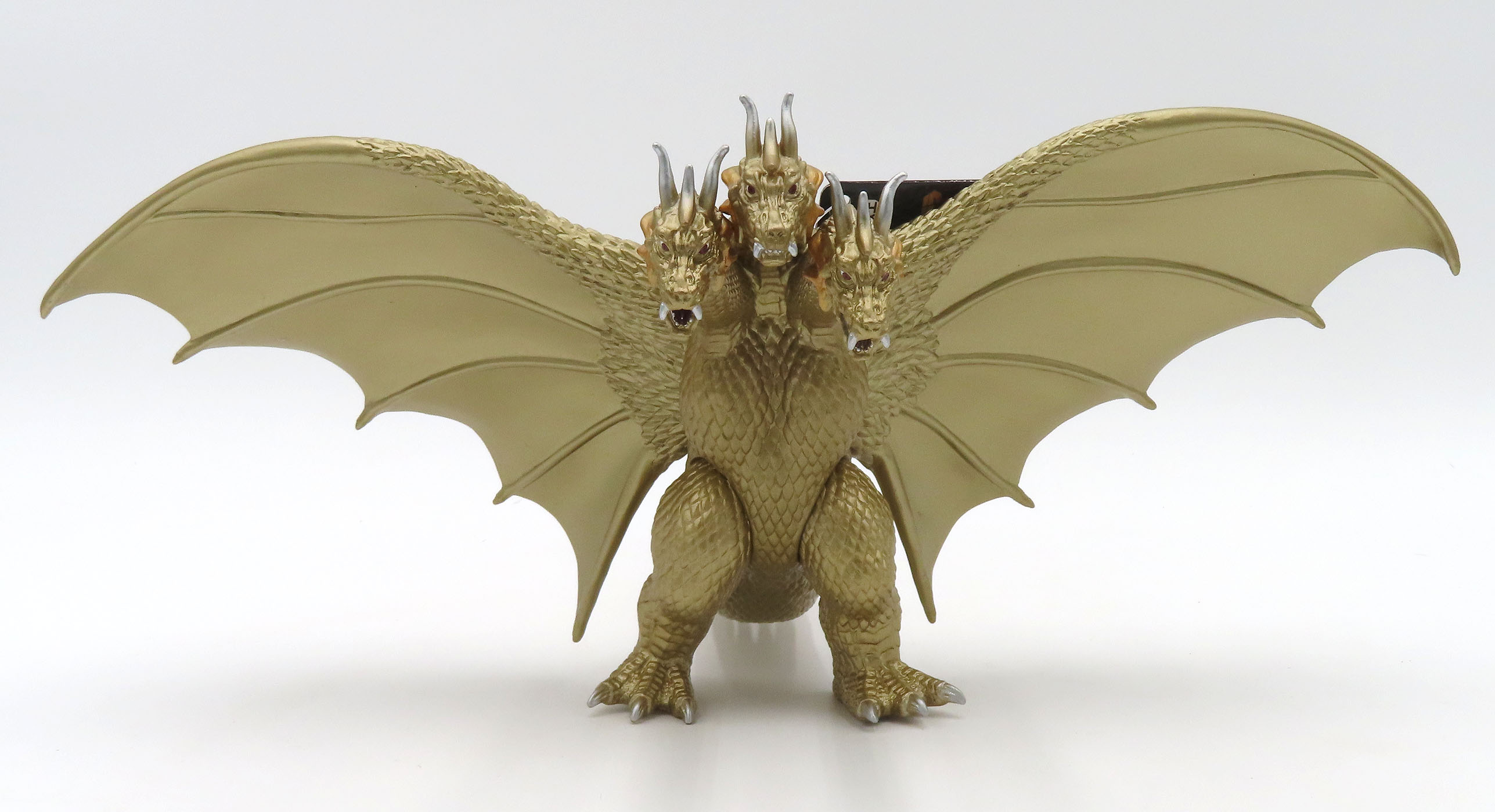 King Ghidorah 2001 bandaiMedGhidorah2001Gold1.jpg