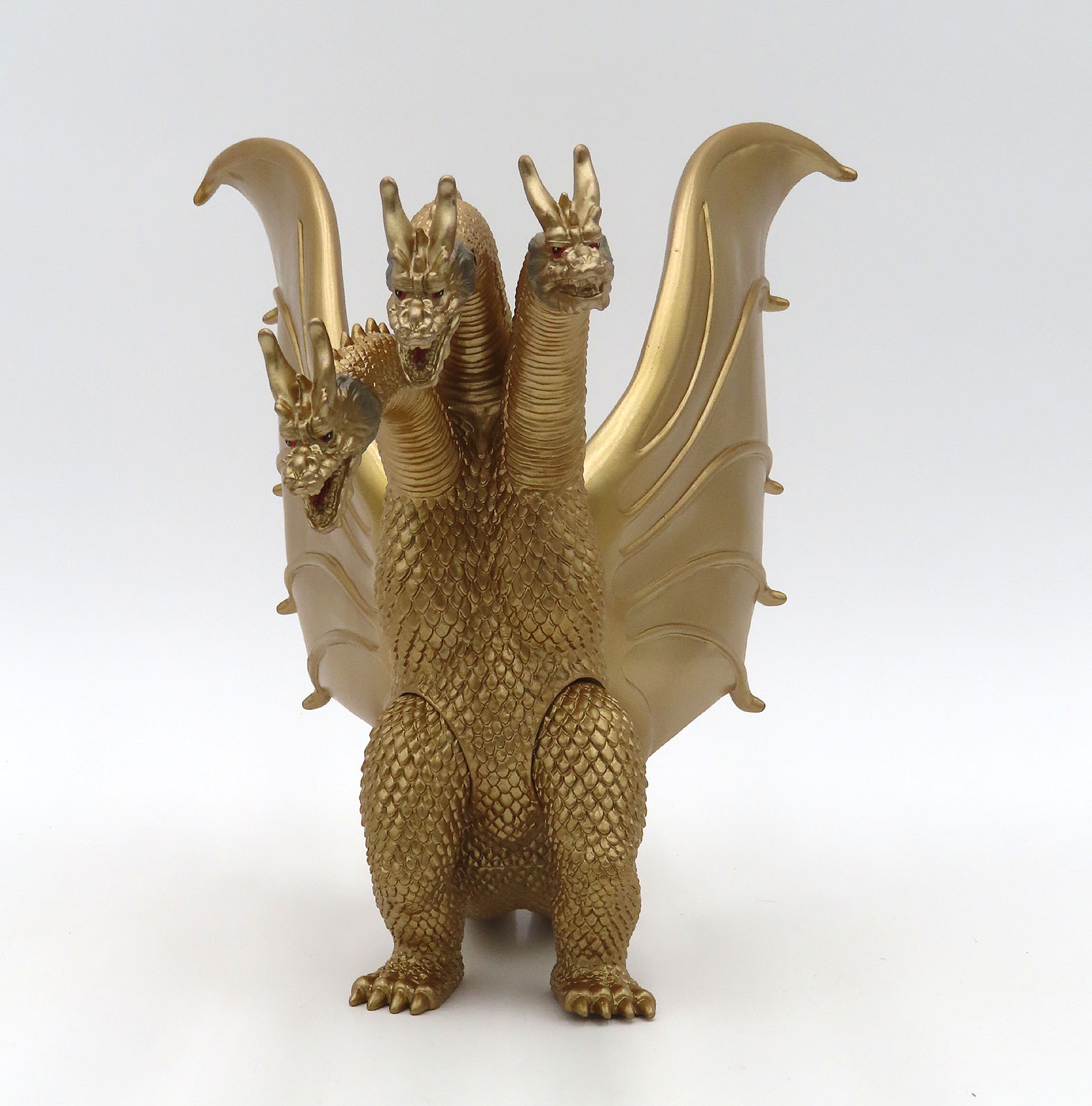 King Ghidorah (Showa) - 1964 bandaiMedMemorialGhidorah1.jpg